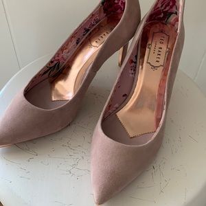 Ted Baker London Pink Blush Suede Pumps 36.5 Pink metallic detailing 3” heels.